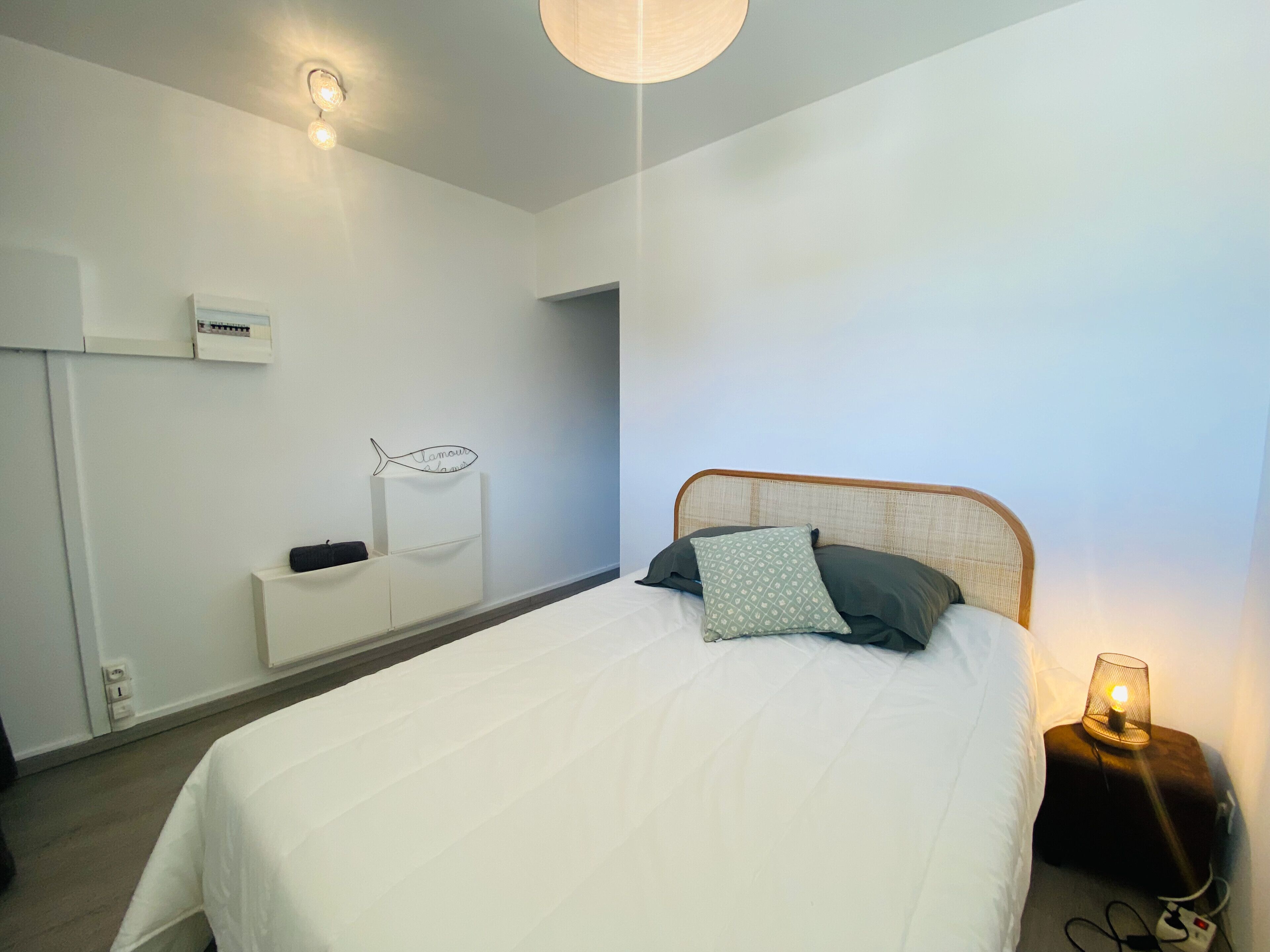 1 slaapkamer, een strijkplank/strijkijzer, wifi, beddengoed
