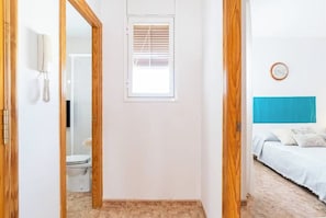 2 makuuhuonetta, silitysrauta/-lauta, Wi-Fi, vuodevaatteet