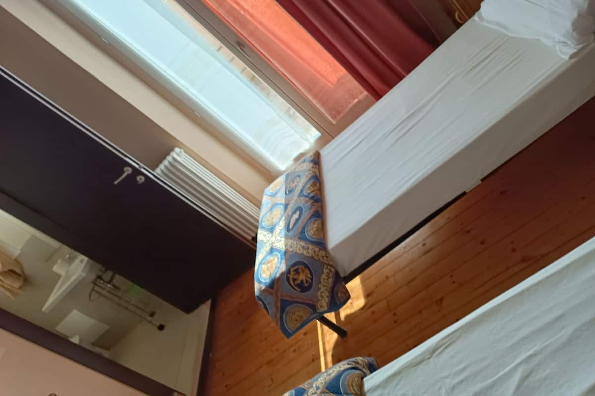 Twin Room, 1 Bedroom, Ensuite, Mountain View | WiFi (free), bed sheets