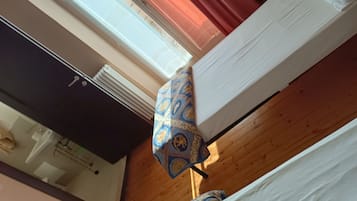 Twin Room, 1 Bedroom, Ensuite, Mountain View | Free WiFi, bed sheets
