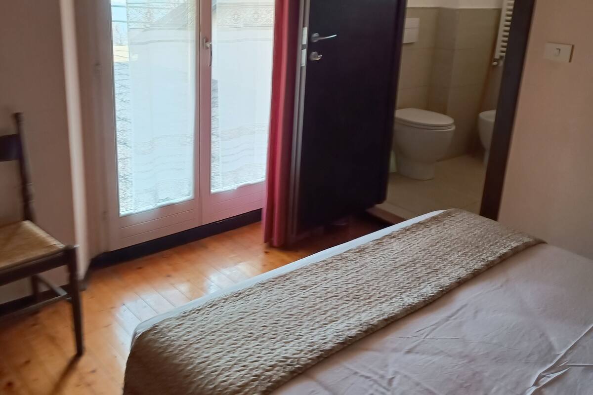 Double Room | WiFi (free), bed sheets