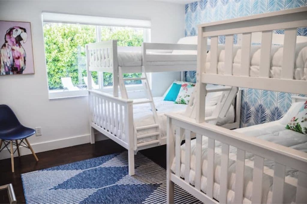 4 bedrooms, desk, iron/ironing board, free WiFi