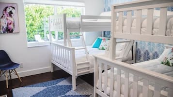 4 bedrooms, desk, iron/ironing board, free WiFi