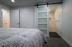 Room - Entire floor in house (Post Falls)