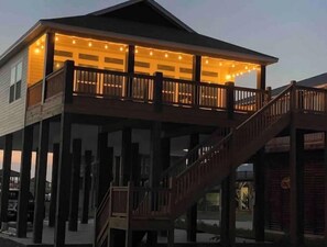 Exterior - Ocean Views, Steps to Beach, Sleeps 10, Pet Friendly, BBQ, Guest Favorite (Bolivar Peninsula)