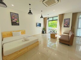 Family Shared Dormitory | Hypo-allergenic bedding, pillowtop beds, desk, blackout drapes