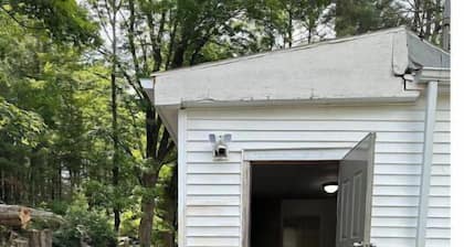 One bedroom apartment.Great place for couple single or group , updates. S unit.