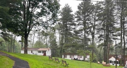 Beautiful private studio for Couple or single , private entrance! Studio A