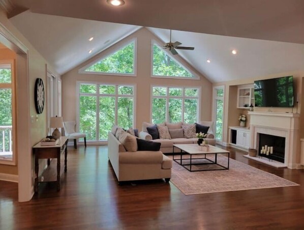 Smart TV - Lake Front Manor (Salem)