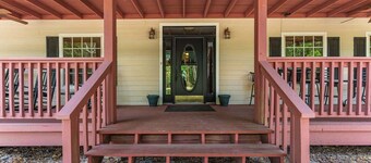 Entire Boutique Hotel walking distance to river