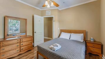 4 bedrooms, WiFi, bed sheets