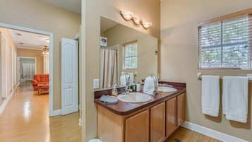 Douche, sèche-cheveux