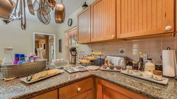 Refrigerador, microondas y cafetera y tetera