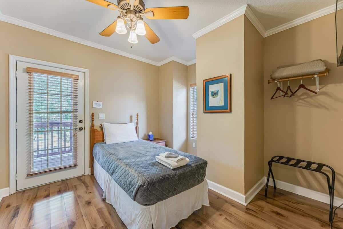 4 bedrooms, WiFi, bed sheets