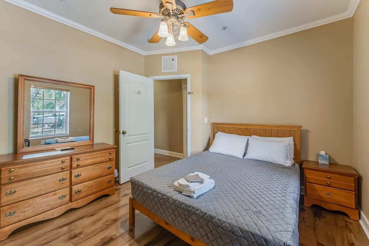 4 bedrooms, WiFi, bed sheets