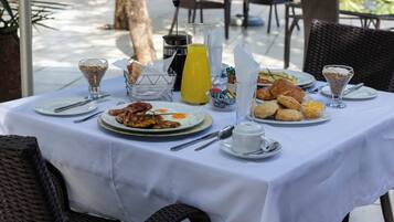 Free daily full breakfast