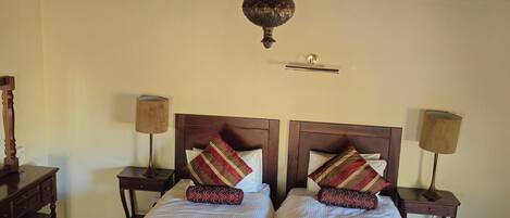 舒適雙人或雙床房 | 1 間睡房、高級寢具、特厚豪華床墊、房內夾萬