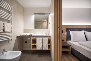 Shower, hair dryer, towels - 193B Apartments Chalet Silva (Selva di Val Gardena)