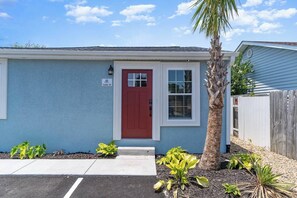 Exterior detail - Cottages @ Pearl Beach -Walk To Beach- Suite D (Atlantic Beach)