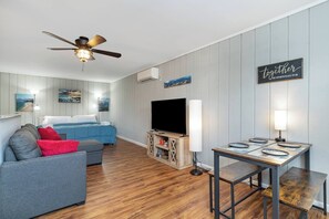 Interior - Cottages @ Pearl Beach -Walk To Beach- Suite D (Atlantic Beach)