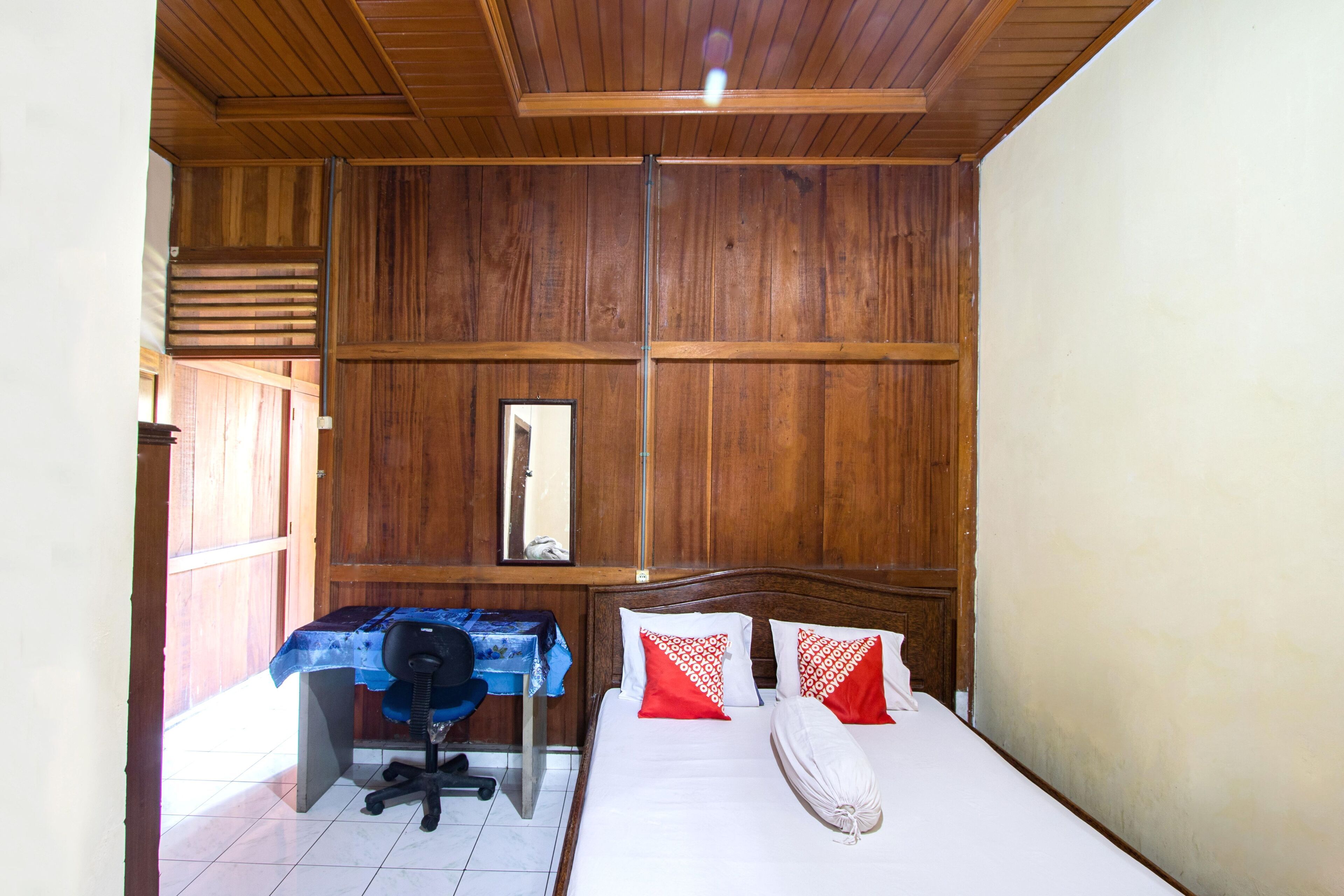Standard Double Room | Laptop workspace, free WiFi, bed sheets