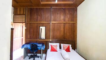 Standard Double Room | Laptop workspace, free WiFi, bed sheets