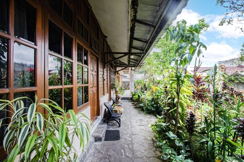 Hotel O Mountain View Homestay