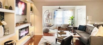 Stylish 3B/2Ba Condo-Sleeps 6. Close to Florence Center, Shopping & Airport.