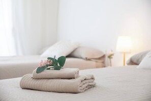 2 chambres, fer et planche à repasser, Wi-Fi gratuit, draps fournis