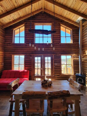 Panoramic Cabin | Living area | 50-inch flat-screen TV with satellite channels - Cabañas Mi Refugio (Bocoyna)