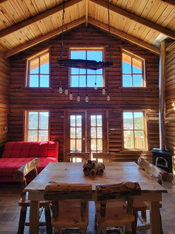 Cabane Panoramique | Coin séjour | Télévision à écran plat de 50 pouces avec chaînes par satellite