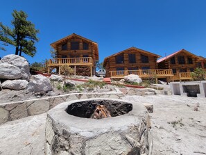 Outdoor banquet area - Cabañas Mi Refugio (Bocoyna)