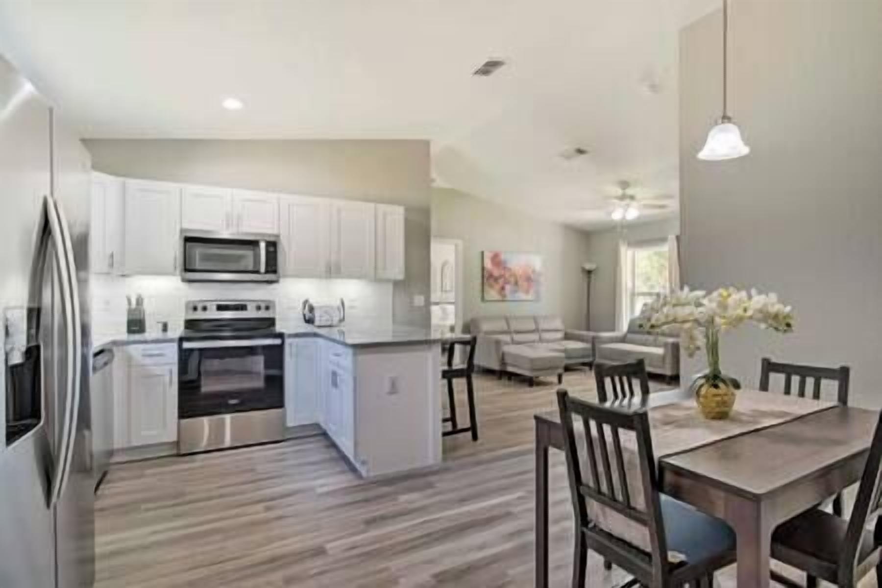New Ocala Getaway! Fenced Yard - WEC 14mi