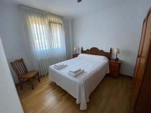 2 bedrooms, iron/ironing board, travel cot, bed sheets