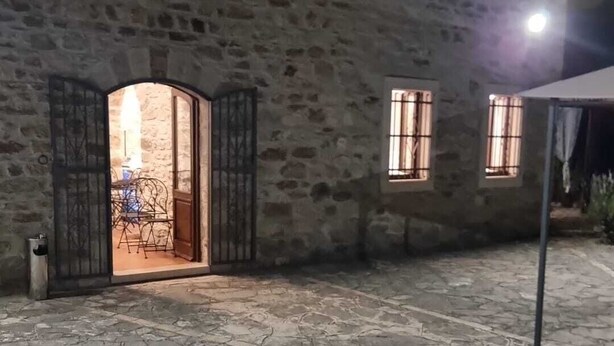 Front of property - Casale Cipriani (Casalciprano)