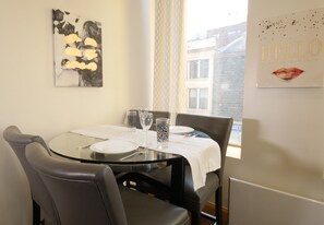 Junior Apartment | In-room dining - Stay Pittsburgh 116 (Pittsburgh)