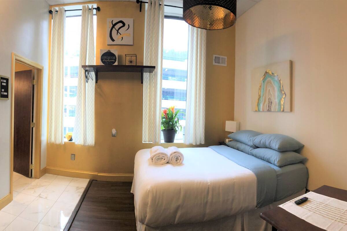 Desk, free WiFi, bed sheets