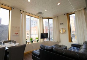 Junior Apartment | Living area - Stay Pittsburgh 116 (Pittsburgh)