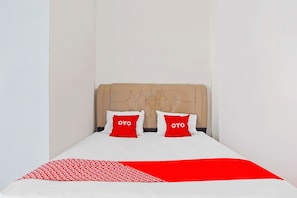Standaard tweepersoonskamer | Een bureau, een laptopwerkplek, gratis wifi, beddengoed