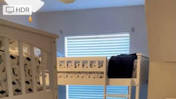 4 bedrooms, free WiFi, bed sheets
