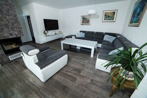 TV, fireplace - Deluxe Villa With a Pool! (Buna village)