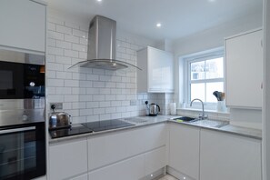 Kjøleskap, ovn og oppvaskmaskin