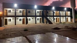 A multi-story building with a central staircase, multiple balconies, and a flat roof. - Hotel Canoas (Tres Lagoas)