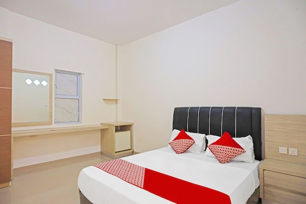Standard Double Room | Desk, laptop workspace, free WiFi, bed sheets