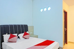 1 bedroom, desk, laptop workspace, free WiFi