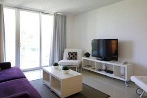 Fernseher, Tischtennisplatte