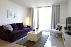 Fernseher, Tischtennisplatte