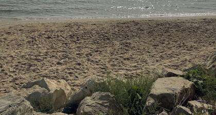 Cosy furnished apartment near beach