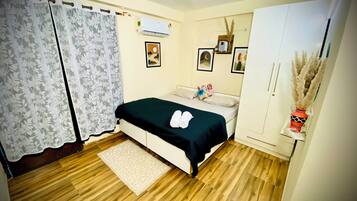 1 habitación, tabla de planchar con plancha, wifi y ropa de cama