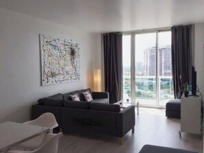 Télévision, table de tennis de table